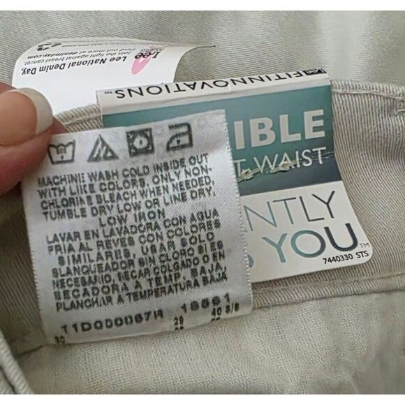 Lee Relaxed Fit Flexible Comfort Slimming Chino Style Pants Women Size 4 P Beige - Picture 8 of 8